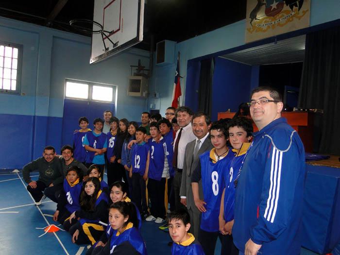 SEREMI DE EDUCACIÓN ENTREGA MILLONARIO APORTE EN IMPLEMENTOS DEPORTIVOS PARA LAS ESCUELAS Y LICEOS DE NUESTRA REGIÓN