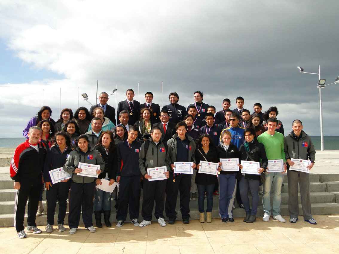 Director del IND homenajeó a deportistas destacados de la región