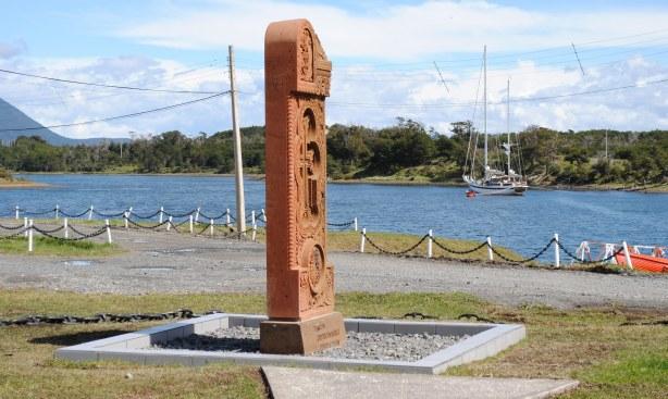 DESTACADO EMPRESARIO ARGENTINO INAUGURA PLAZA ARMENIA EN PUERTO WILLIAMS