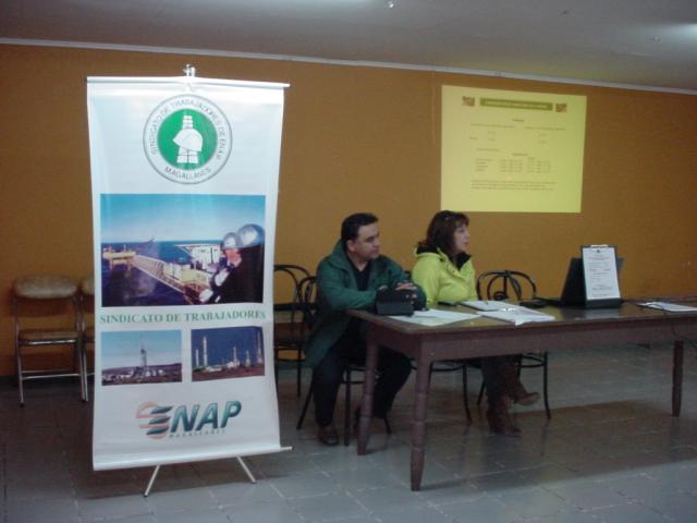 SINDICATO DE TRABAJADORES DE ENAP REALIZA CAMPAÑA DE RECOLECCIÓN DE FIRMAS EN PUERTO NATALES