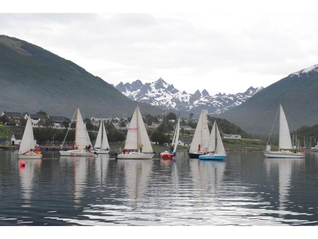 CON REGATA INTERNACIONAL ARMADA CELEBRA EL ANIVERSARIO Nº 59 DE PUERTO WILLIAMS