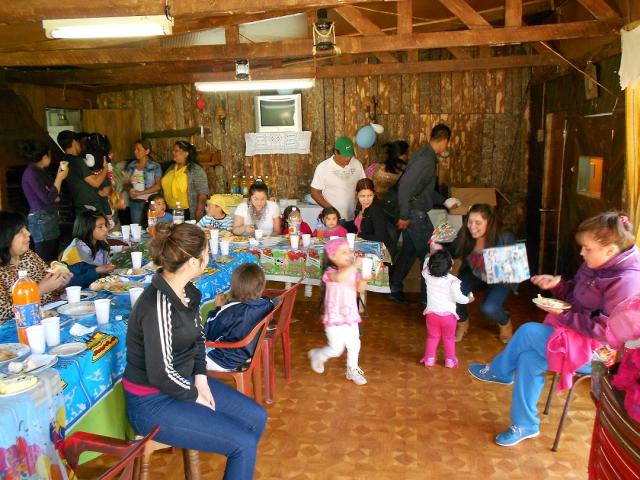 25 NIÑOS KAWÉSQAR DE PUERTO NATALES CELEBRARON SU NAVIDAD A TRAVÉS DE UNA “TARDE RECREATIVA Y CULTURAL”
