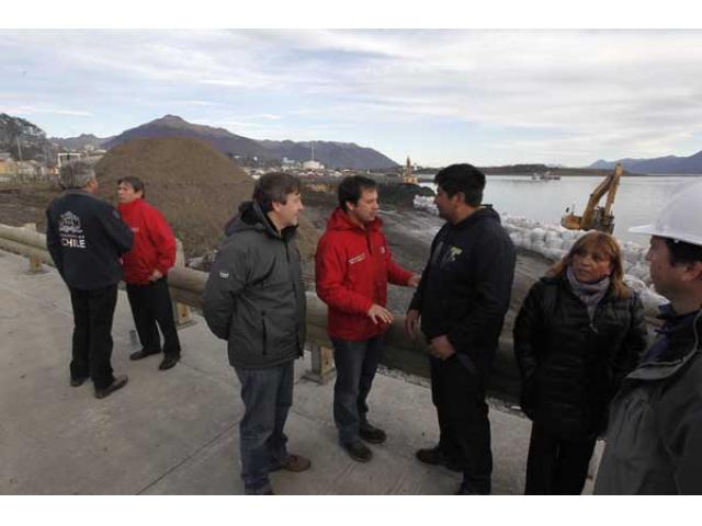 SUBSECRETARIO INSPECCIONA OBRAS DE CONSTRUCCIÓN DE LA CALETA DE PUERTO WILLIAMS