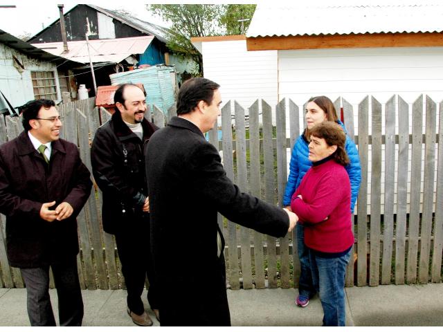 VISITARON CASAS DE PUERTO WILLIAMS BENEFICIADAS POR EL PROGRAMA DE PROTECCIÓN DEL PATRIMONIO FAMILIAR