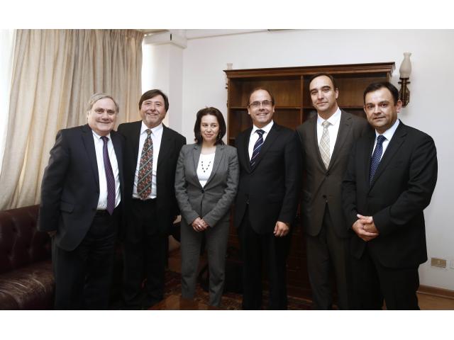 MINISTRO ANALIZÓ MEJORAMIENTO DE CONECTIVIDAD TERRESTRE, MARÍTIMA Y AÉREA DE LA ZONA AUSTRAL