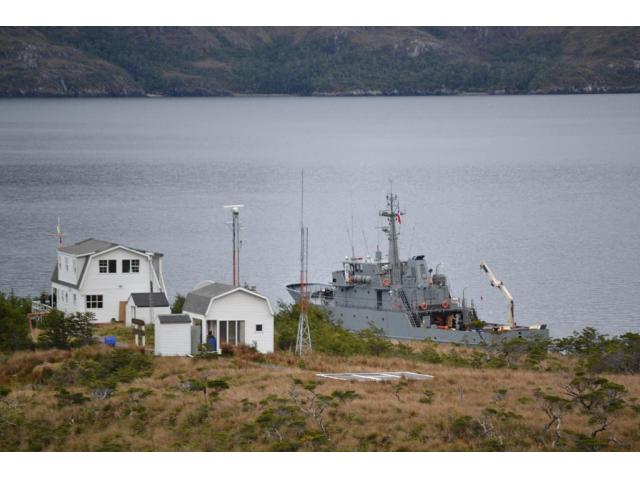 ARMADA ABASTECE ALCALDÍAS DE MAR EN EL CANAL BEAGLE