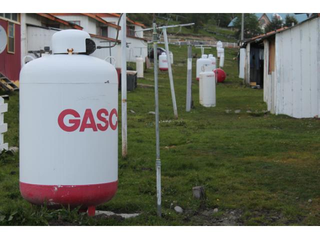 USUARIOS DE PUERTO WILLIAMS CUESTIONAN ACTUAR DE GASCO POR USO DE ESTANQUES