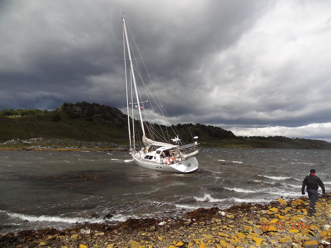 Fuerte temporal de viento hizo pasar un gran susto a tripulantes de yate suizo