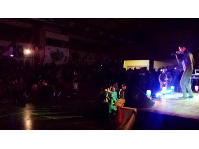 VECINOS DE PUERTO WILLIAMS VIVEN ENTRETENIDA JORNADA CELEBRANDO LA “NOCHE MÁS LARGA”