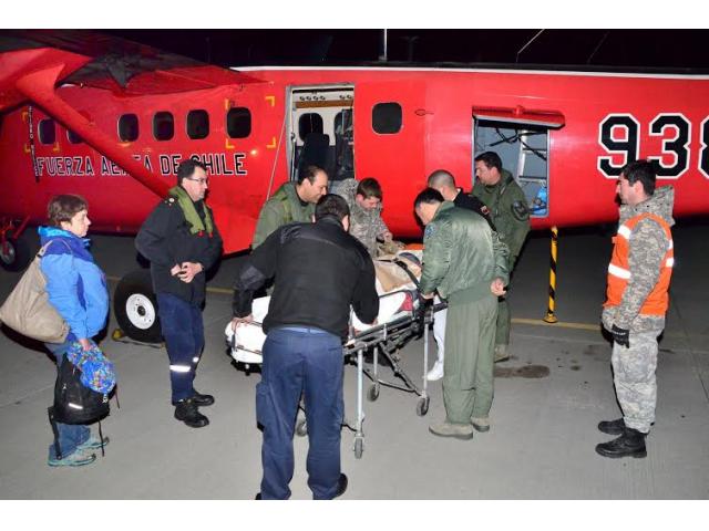FUERZA AÉREA TRASLADÓ A MENOR CON UN POSIBLE CUADRO DE APENDICITIS DESDE PUERTO WILLIAMS