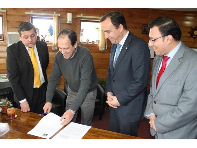 SALUD Y MUNICIPALIDAD DE CABO DE HORNOS FIRMARON CONVENIO QUE AUTORIZA FAENAMIENTO EN DICHA LOCALIDAD