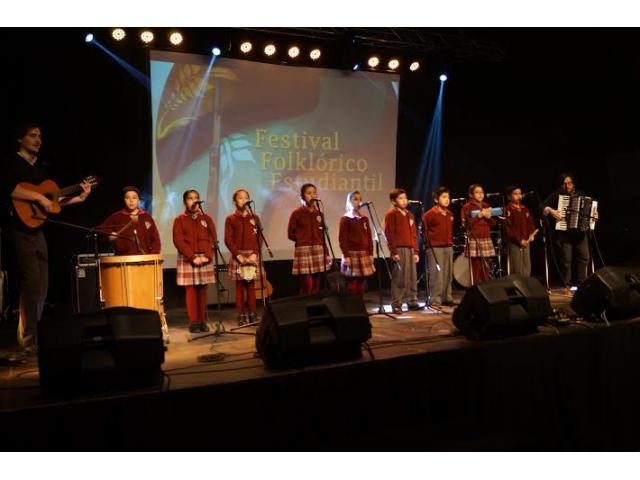 EXITOSA JORNADA INAUGURAL DEL XXIII FESTIVAL FOLKLÓRICO ESTUDIANTIL EN LA PATAGONIA 2016