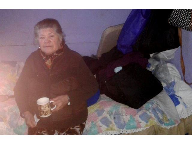 EN PRECARIAS CONDICIONES VIVE MUJER DE 75 AÑOS QUE SE LE QUEMÓ SU CASA EN PUERTO WILLIAMS
