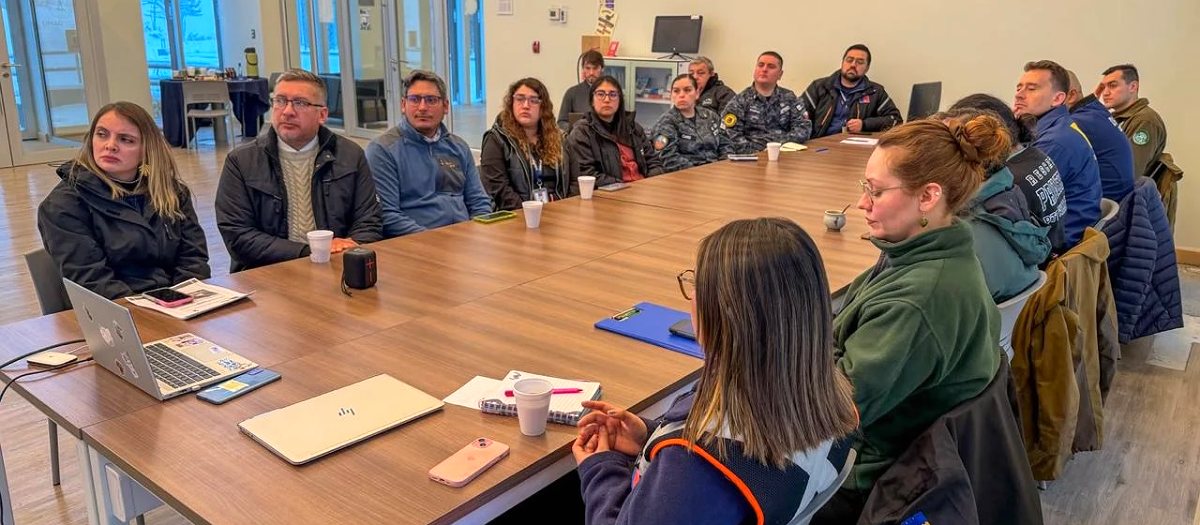 COGRID Preventivo aborda mantención de rutas de trekking de Isla Navarino para fortalecer respuesta ante emergencias.