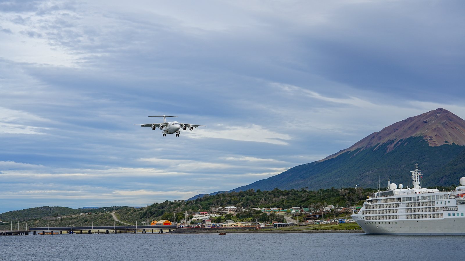 Puerto Williams y Ushuaia: dos destinos con identidad propia