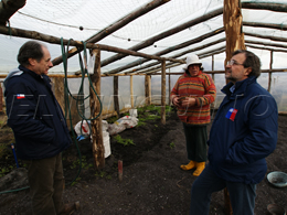 Visitan a productores de Puerto Williams afectados por fuertes nevadas