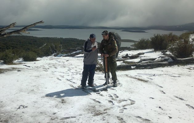 Rescatan a familia que estuvo perdida durante tres días en isla Navarino