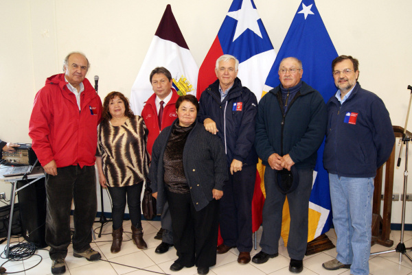 Ministro de Agricultura encabezó entrega de apoyo a productores de Puerto Williams