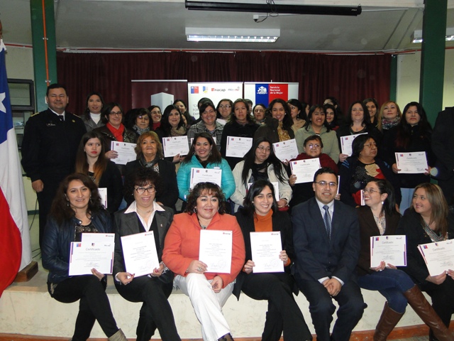 49 MUJERES DE LA COMUNA DE CABO DE HORNOS RECIBIERON SU CERTIFICACION .