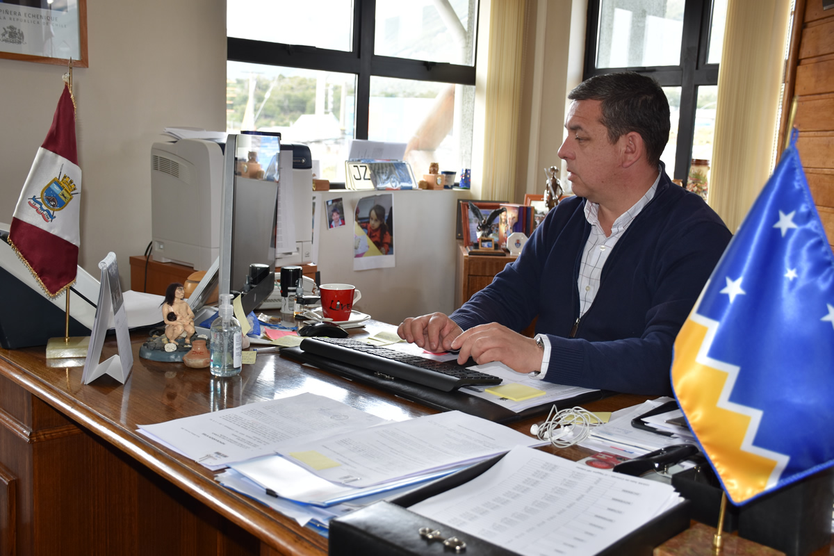 ALCALDE DE CABO DE HORNOS SOLICITA ANTECEDENTES AL SERVICIO DE EVALUACIÓN AMBIENTAL DE MAGALLANES Y ANTÁRTICA CHILENA SOBRE CONCESIONES ACUICOLAS OTORGADAS EN EL CANAL BEAGLE