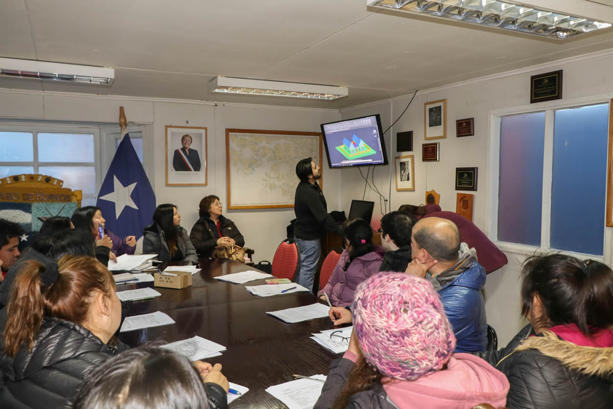 INTEGRANTES DE AGRUPACIÓN DE VIVIENDAS SOCIALES “SOBERANÍA EN EL FIN DEL MUNDO” CONOCEN AVANCES DE SU PROYECTO HABITACIONAL