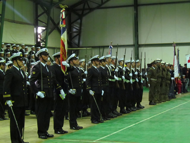 Homenaje a Glorias Navales en Puerto Williams