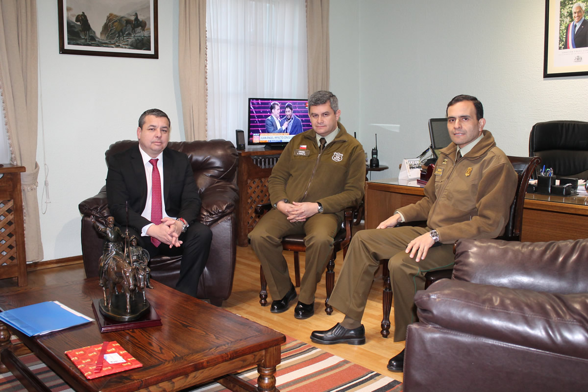 CARABINEROS SE ENTUSIASMA CON SER PARTE DEL "TRAIL RUNNING, DIENTES DE NAVARINO"