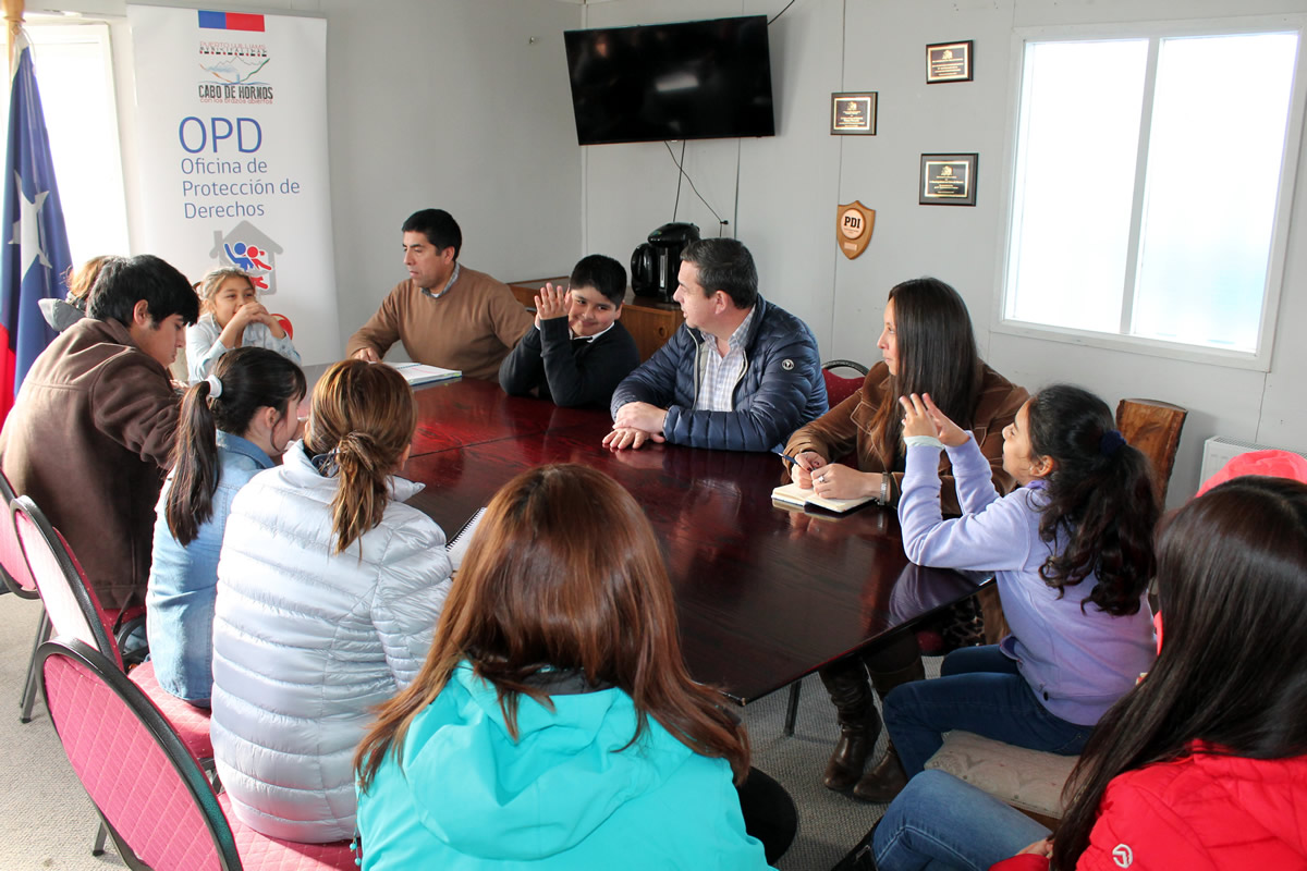 CONSEJO CONSULTIVO DE NIÑOS IMPULSADO POR OPD PUERTO WILLIAMS SE REUNIÓ CON AUTORIDADES COMUNALES