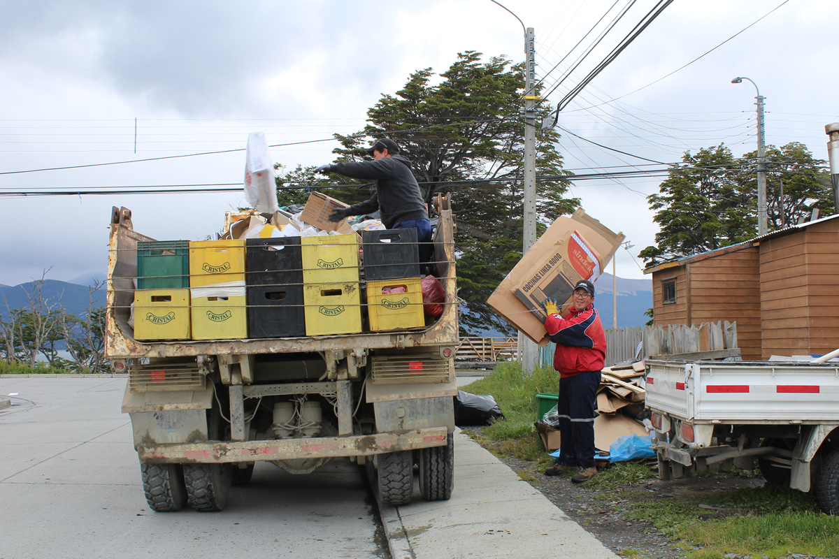 DESPERFECTO EN COMPACTADOR TIENE FUERA DE CIRCULACIÓN CAMIÓN RECOLECTOR DE BASURA