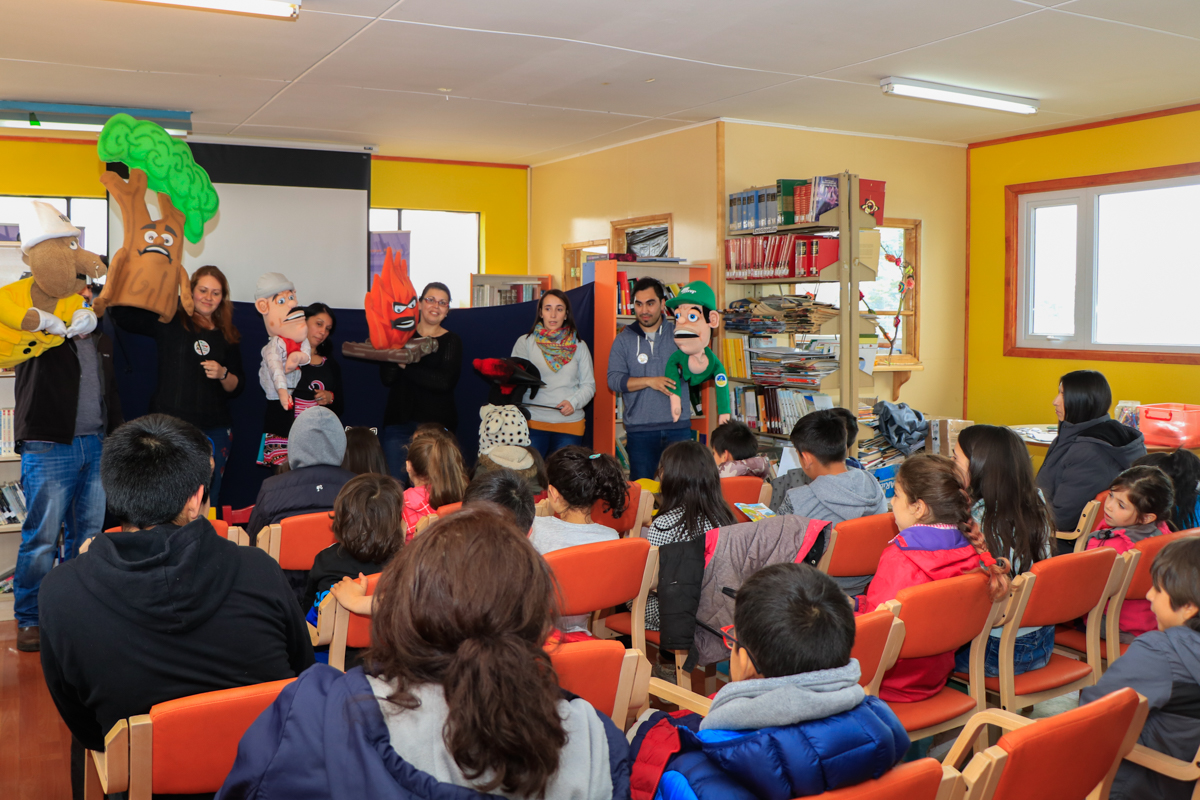 CON TEATRO DE TÍTERES Y EXITOSA PELICULA DE DISNEY CULMINÓ CONCURRIDO CICLO DE CINE INFANTIL EN PUERTO WILLIAMS