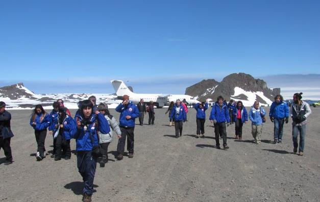 La felicidad de doce estudiantes que pudieron conocer la Antártica