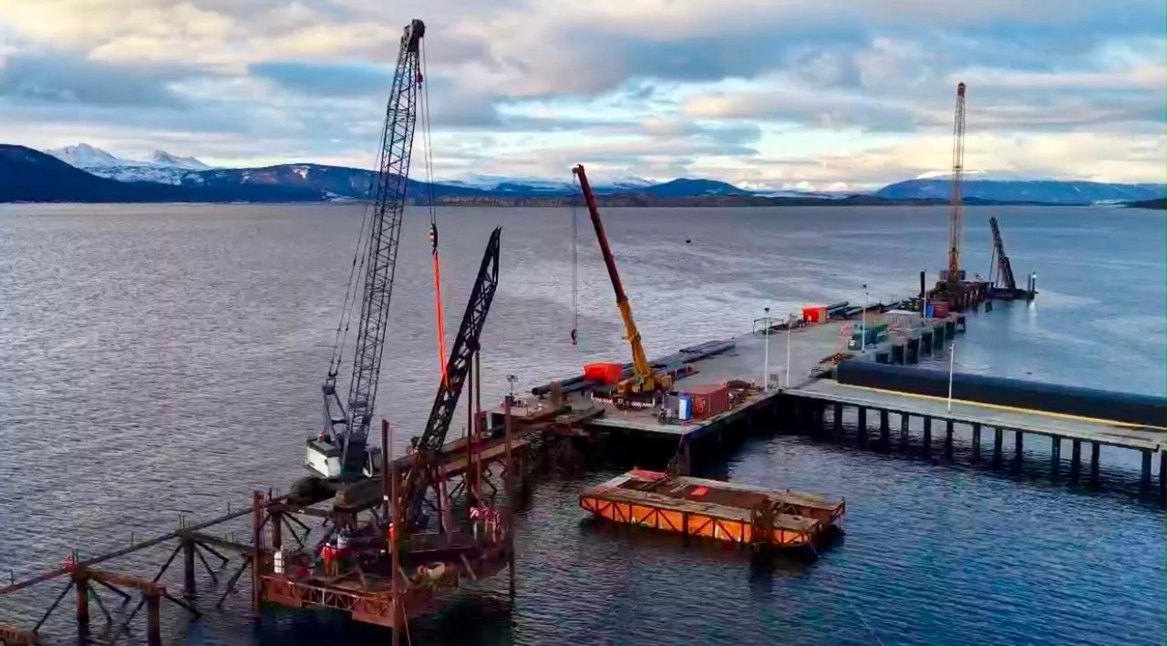 Segunda etapa del muelle multipropósito de Puerto Williams supera el 55% de avance y proyecta iniciar operaciones en 2027.