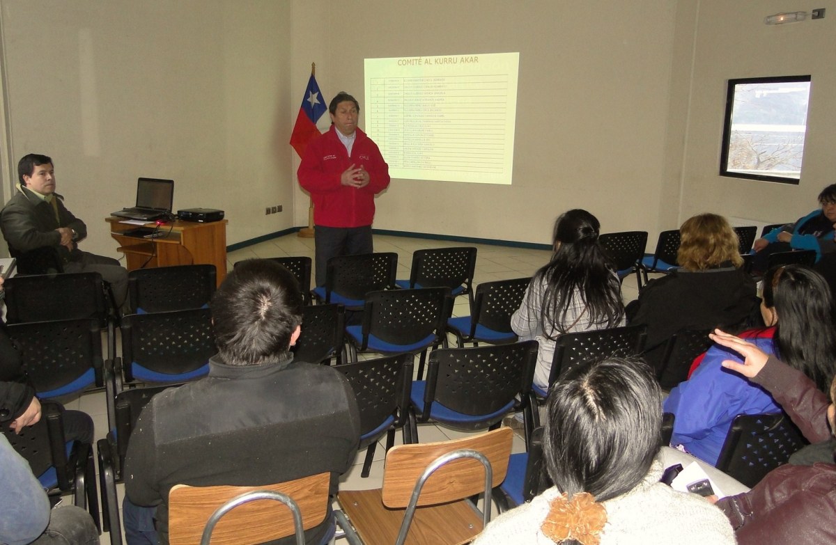 Comités de vivienda participan de encuentro informativo en Puerto Williams