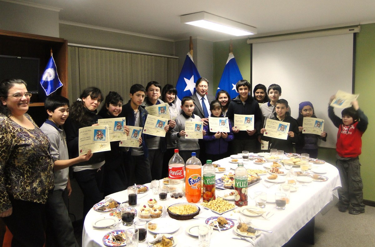 Niños de Puerto Williams festejaron su día junto a autoridades provinciales de Antártica Chilena