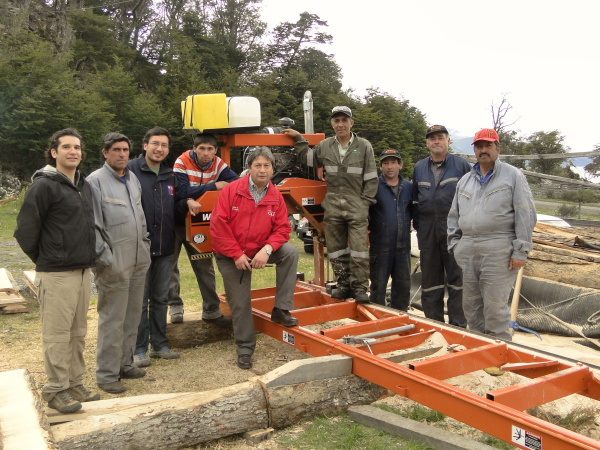 Autoridades entregan importante beneficio a cooperativa de leñadores de Puerto Williams