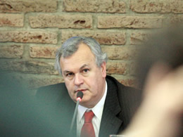 Intendente viaja a Santiago para gestionar proyectos regionales