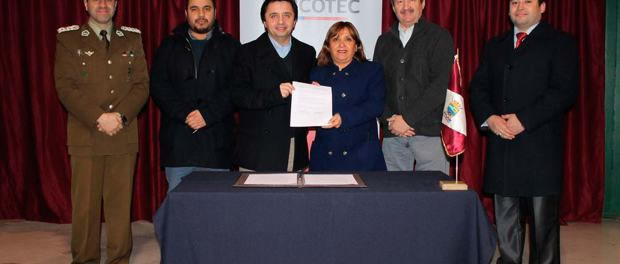 Cabo de Hornos fortalece trabajo de emprendedores de la mano de Sercotec