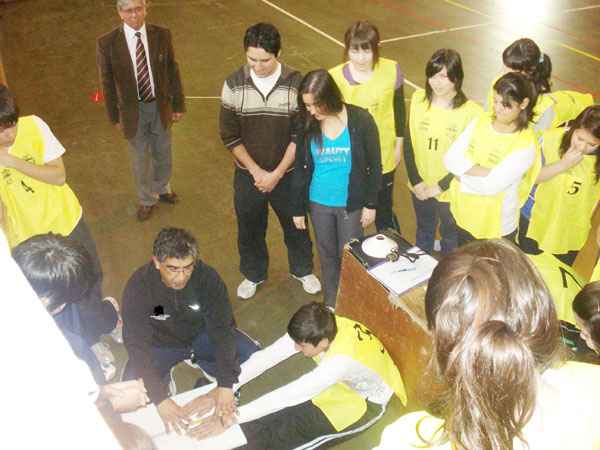 Veintinueve estudiantes de octavo básico del Liceo de Puerto Williams rindieron la prueba SIMCE 2010, en Educación Física.