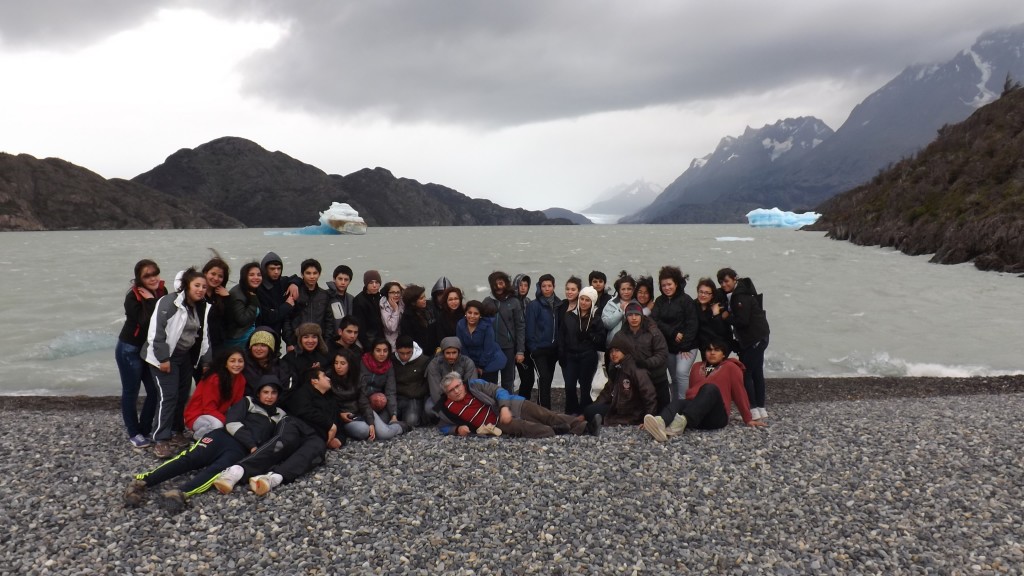 Jóvenes de Puerto Williams conocieron los atractivos de Torres del Paine