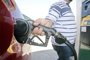 Eliminación del impuesto a los combustibles y una política energética de Estado fueron planteados al ministro de Energía