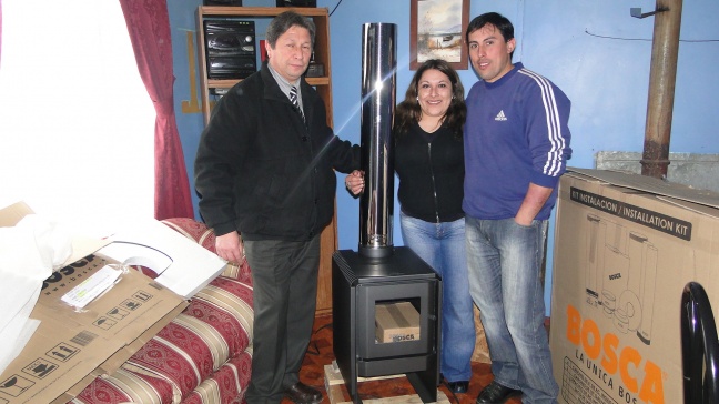 Familia de Puerto Williams, recibe beneficio por parte de Gobernación Antártica