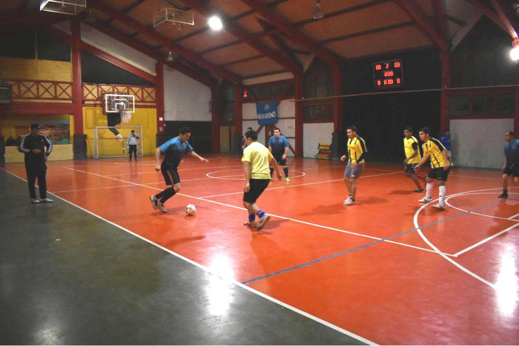 EL BABY FÚTBOL SE TOMA LA CANCHA DE LA SALA DE USO MÚLTIPLE