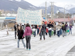 Alumnos de Puerto Williams protestaron por falta de calefacción