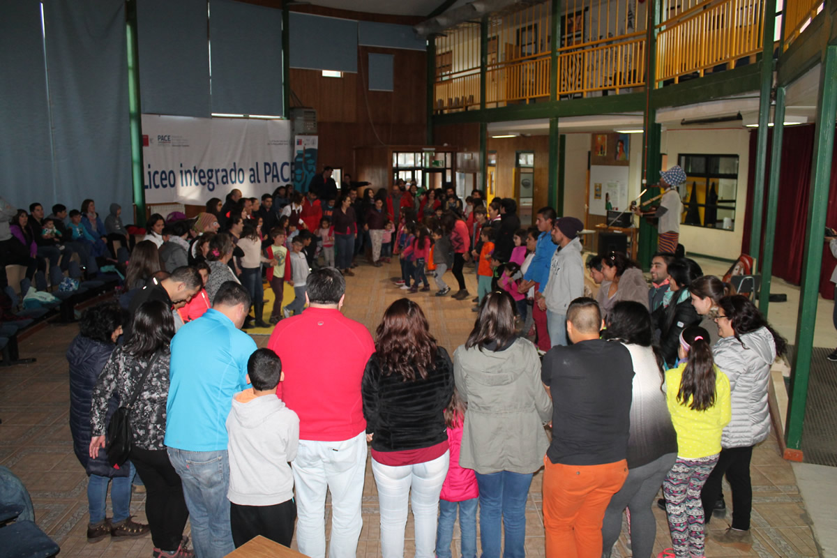 "SONRISAS NÓMADAS" HIZO JUGAR Y CANTAR A COMUNIDAD DE PUERTO WILLIAMS