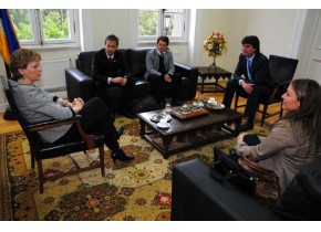DIRECTOR NACIONAL DE TURISMO E INTENDENTA LILIANA KUSANOVIC PLANEAN FOMENTAR LA ACTIVIDAD TURÍSTICA EN PUERTO WILLIAMS