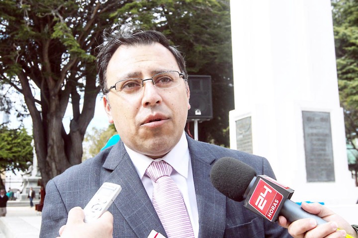 Comprometen ambulancia para Puerto Williams y esta semana parten obras de nuevo hospital
