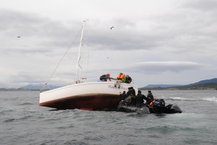 Armada fue al rescate de velero argentino varado en Puerto Williams