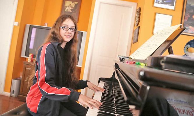 Pianista Pilar Delgado llevará la música de Mozart a Puerto Williams