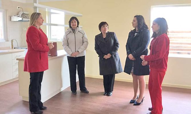 15 viviendas fiscales fueron entregadas a funcionarios del hospital de Puerto Williams